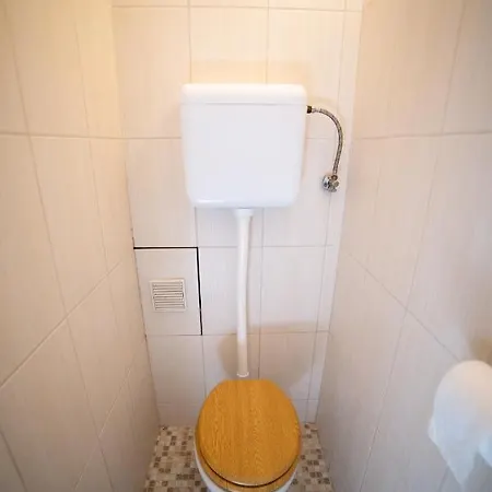 Comfort 28 -- 2-room Near Park, Netflix & Parking Miskolc