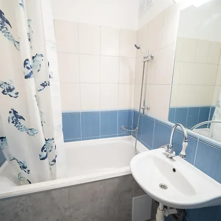 Comfort 28 -- 2-room Near Park, Netflix & Parking Miskolc