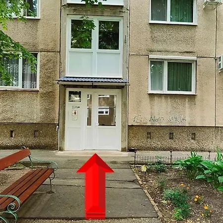 Comfort 28 -- 2-room Near Park, Netflix & Parking Apartment *